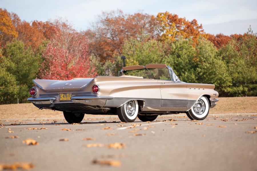 Buick Electra 225 Convertible 1960 года  (фото 10 из 18)